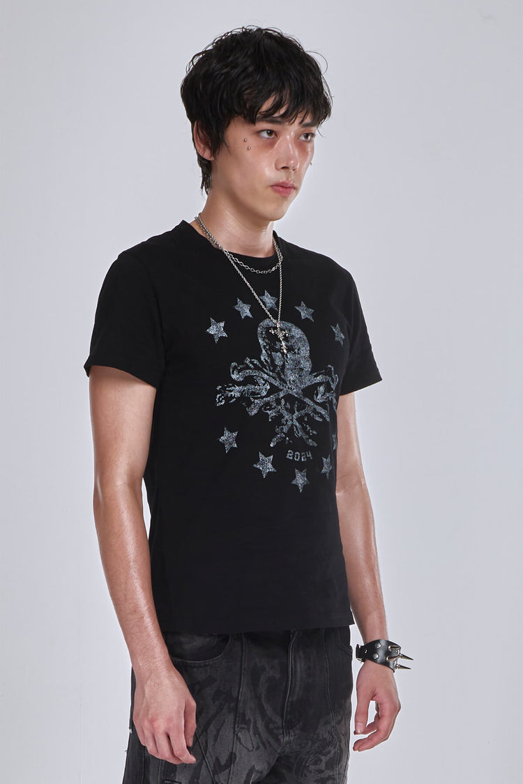 Three-quarter view of the black Prestige Tee worn fitted with chain necklaces