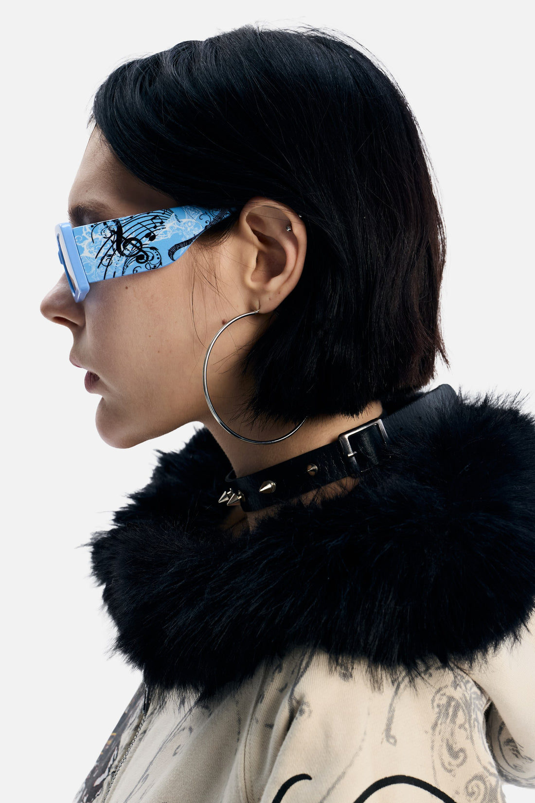 Side profile of a model in the blue Note Glasses showing the printed arm